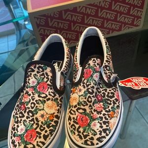 Vans girls size 2.5 *brand new with tags*